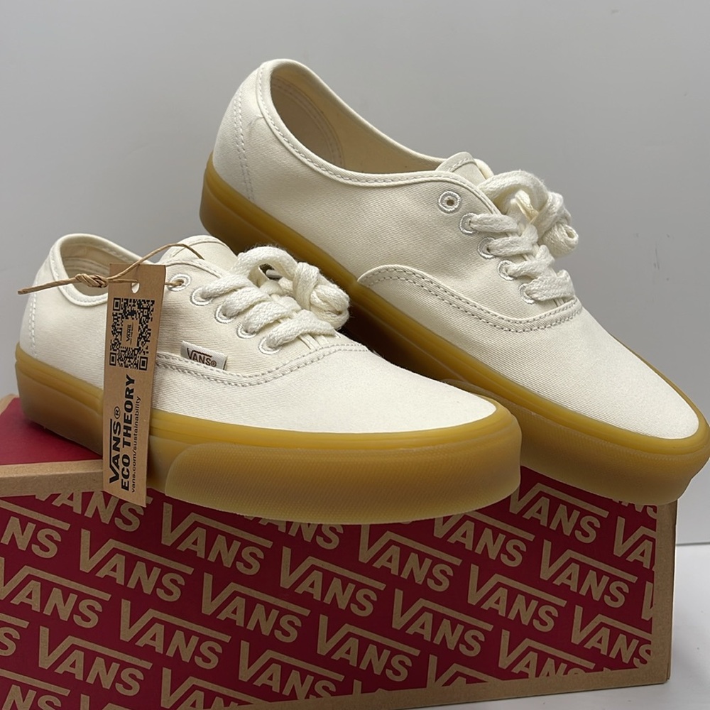 Vans WMNS Authentic
Eco Theory In Our Hands White 
VN0A5KRDTBD
Sneakers - Picture 4 of 16